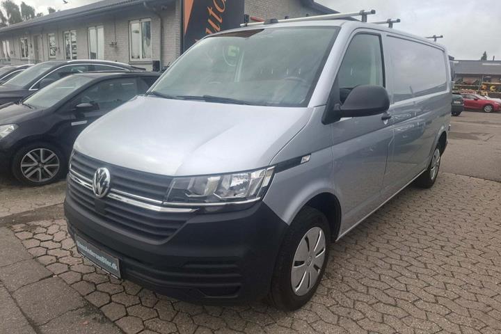 Sølv VW Transporter fra 2024