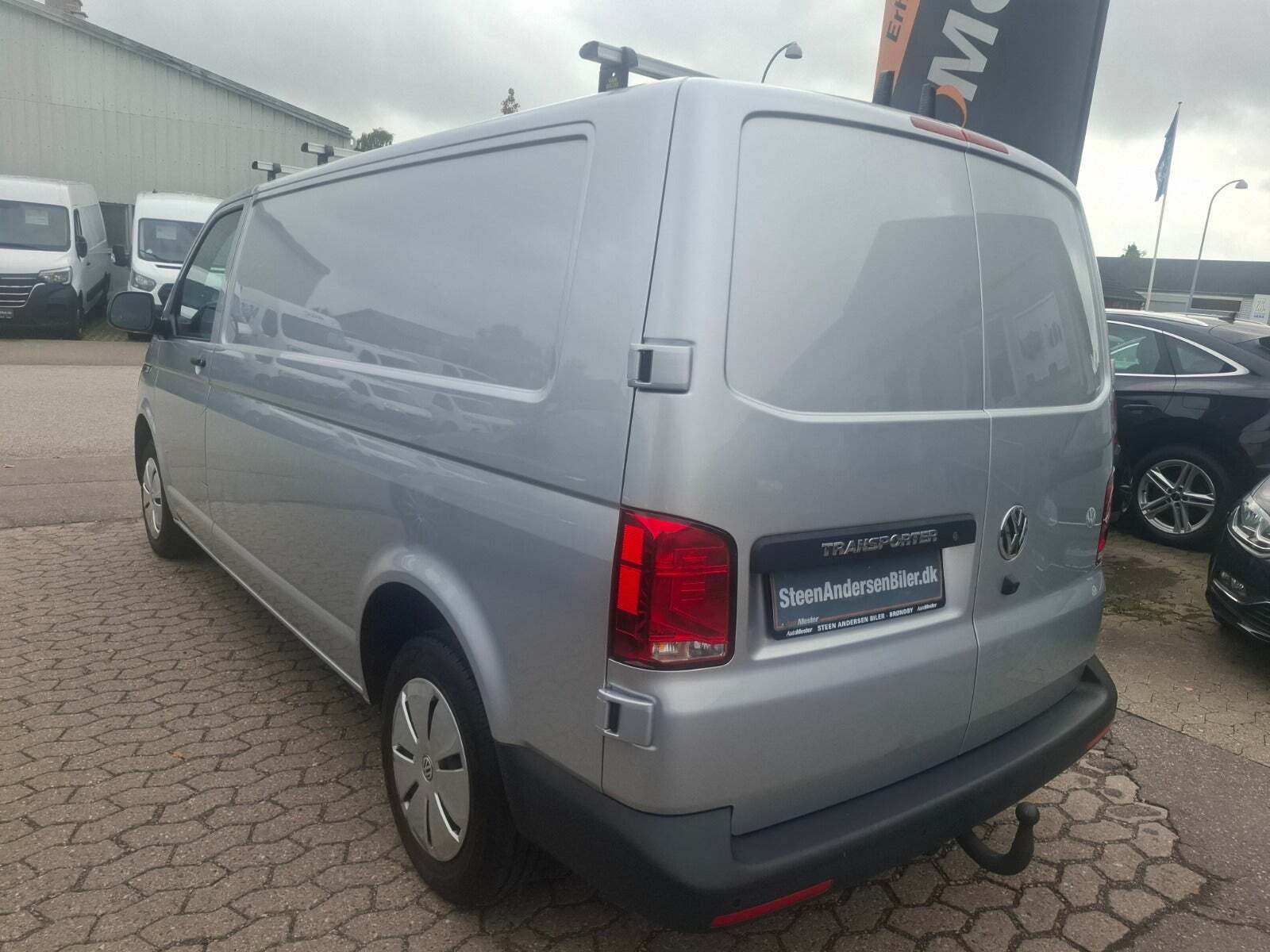Sølv VW Transporter fra 2024