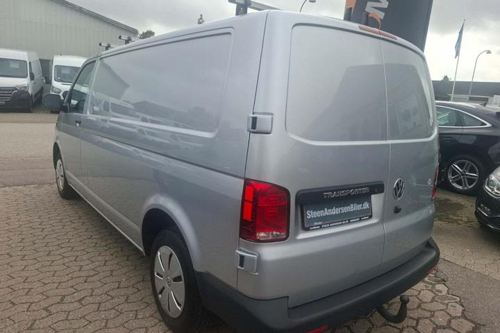Sølv VW Transporter fra 2024