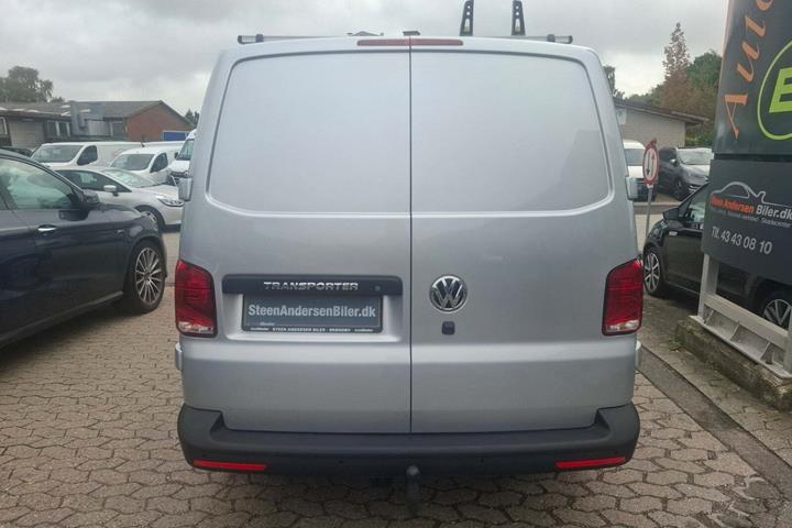 Sølv VW Transporter fra 2024
