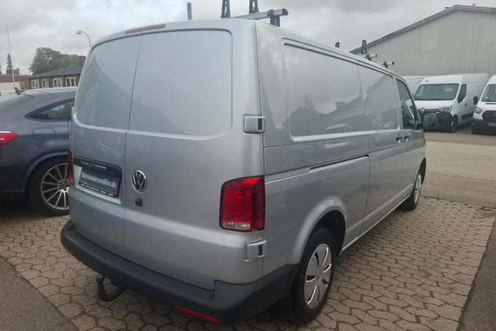 Sølv VW Transporter fra 2024