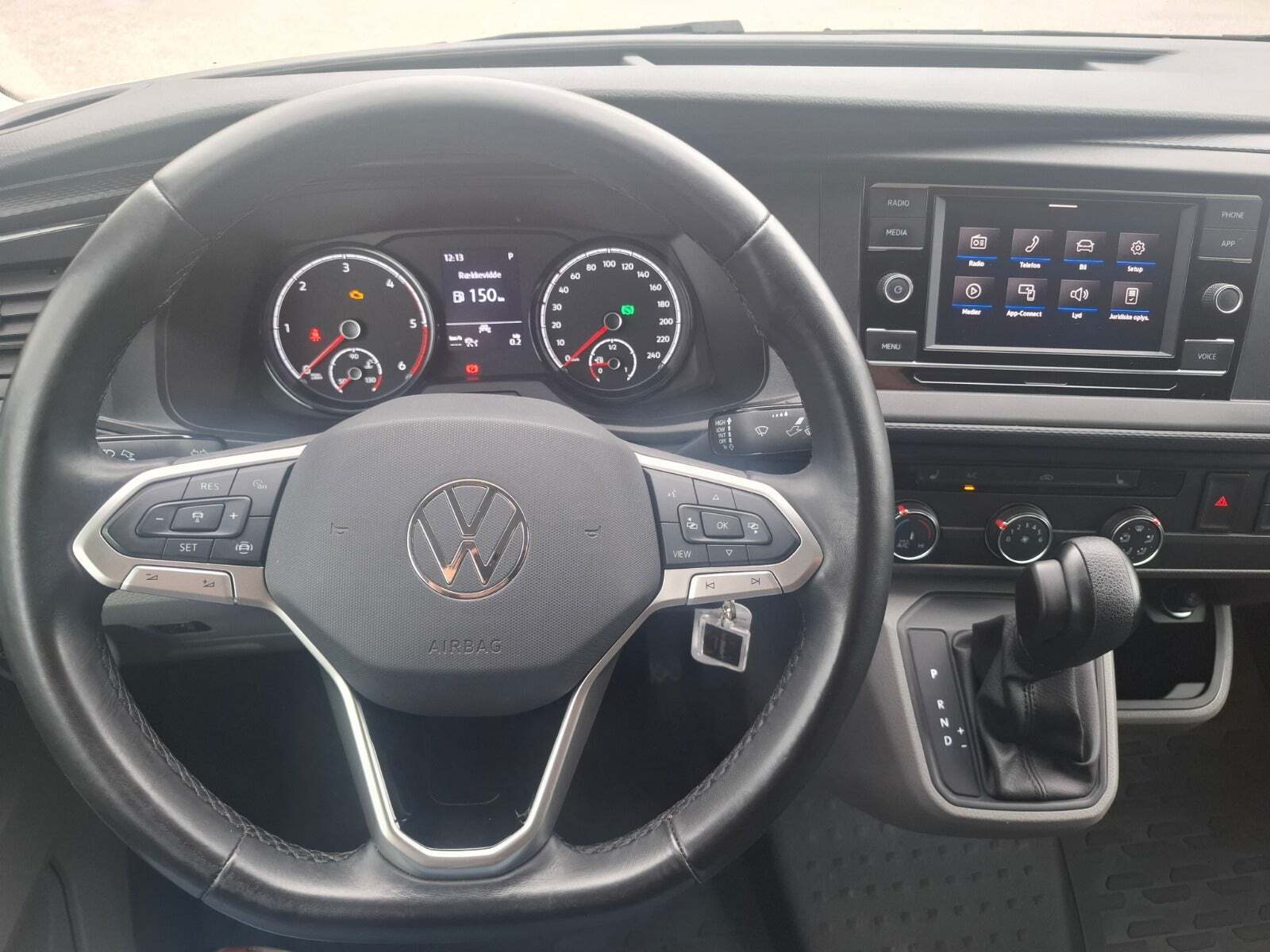 Sølv VW Transporter fra 2024