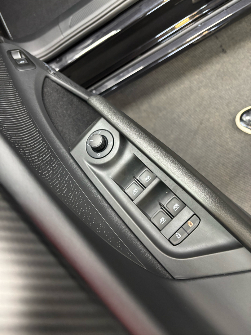 Grå Skoda Enyaq iV fra 2025