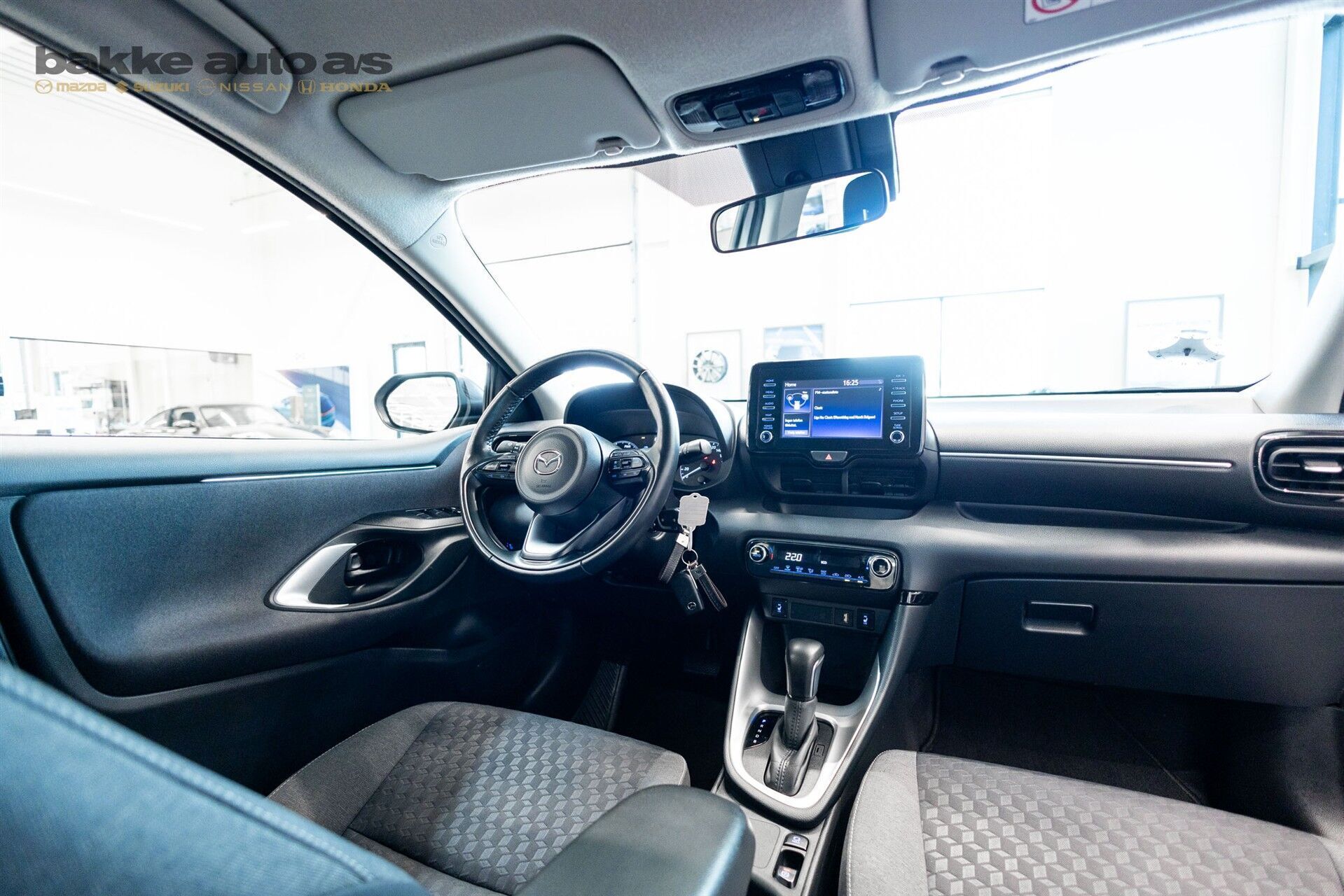 Sølv Mazda 2 fra 2023