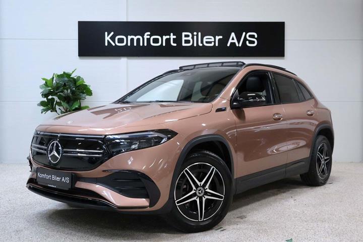 Rød Mercedes EQA250 fra 2022