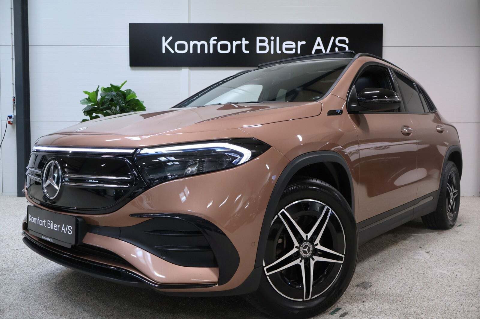 Rød Mercedes EQA250 fra 2022