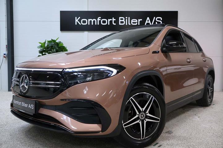 Rød Mercedes EQA250 fra 2022