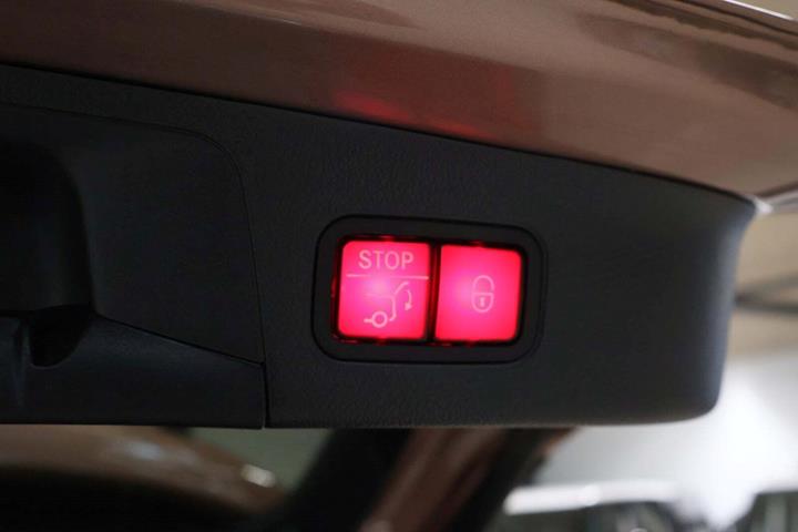 Rød Mercedes EQA250 fra 2022