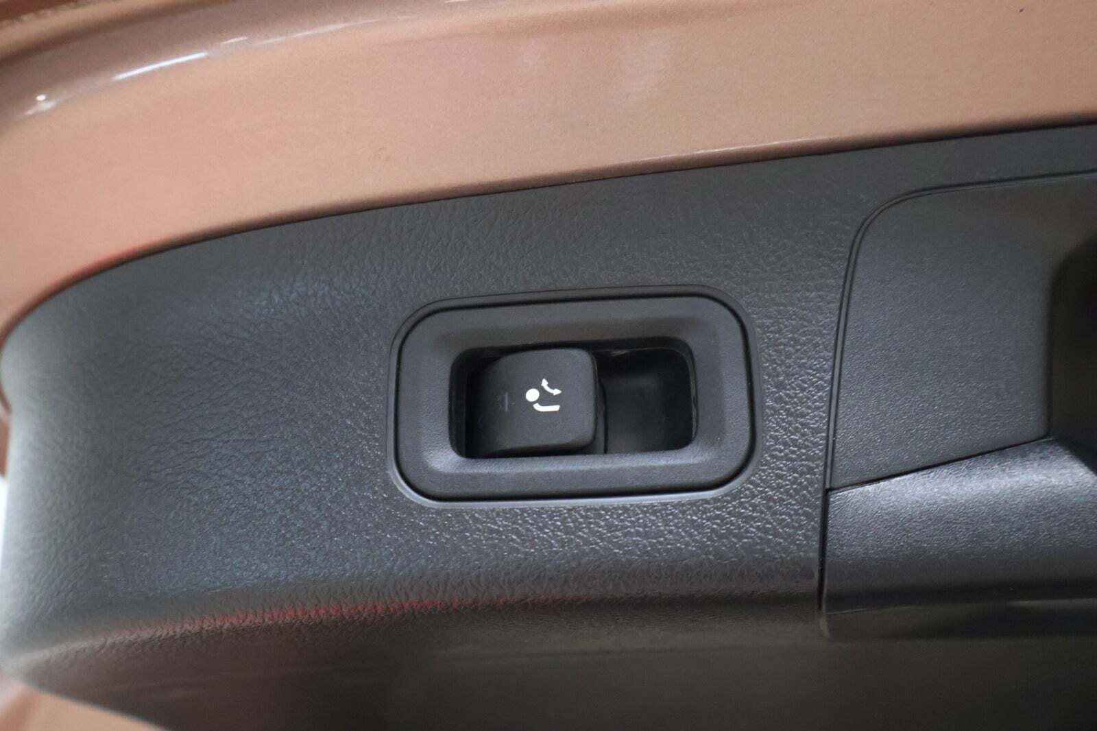 Rød Mercedes EQA250 fra 2022