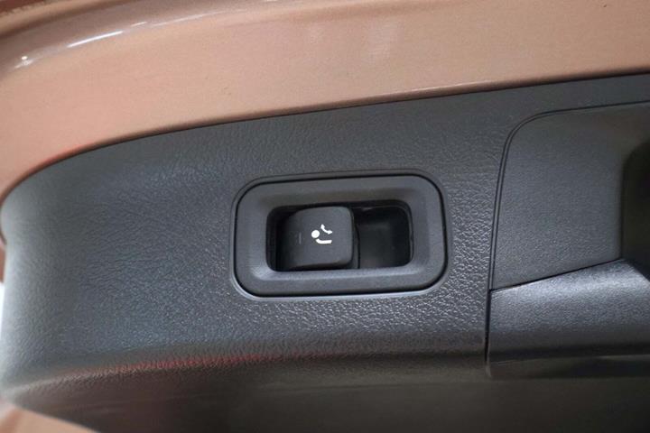 Rød Mercedes EQA250 fra 2022