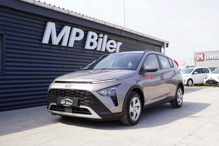 Grå Hyundai Bayon fra 2022 set udefra