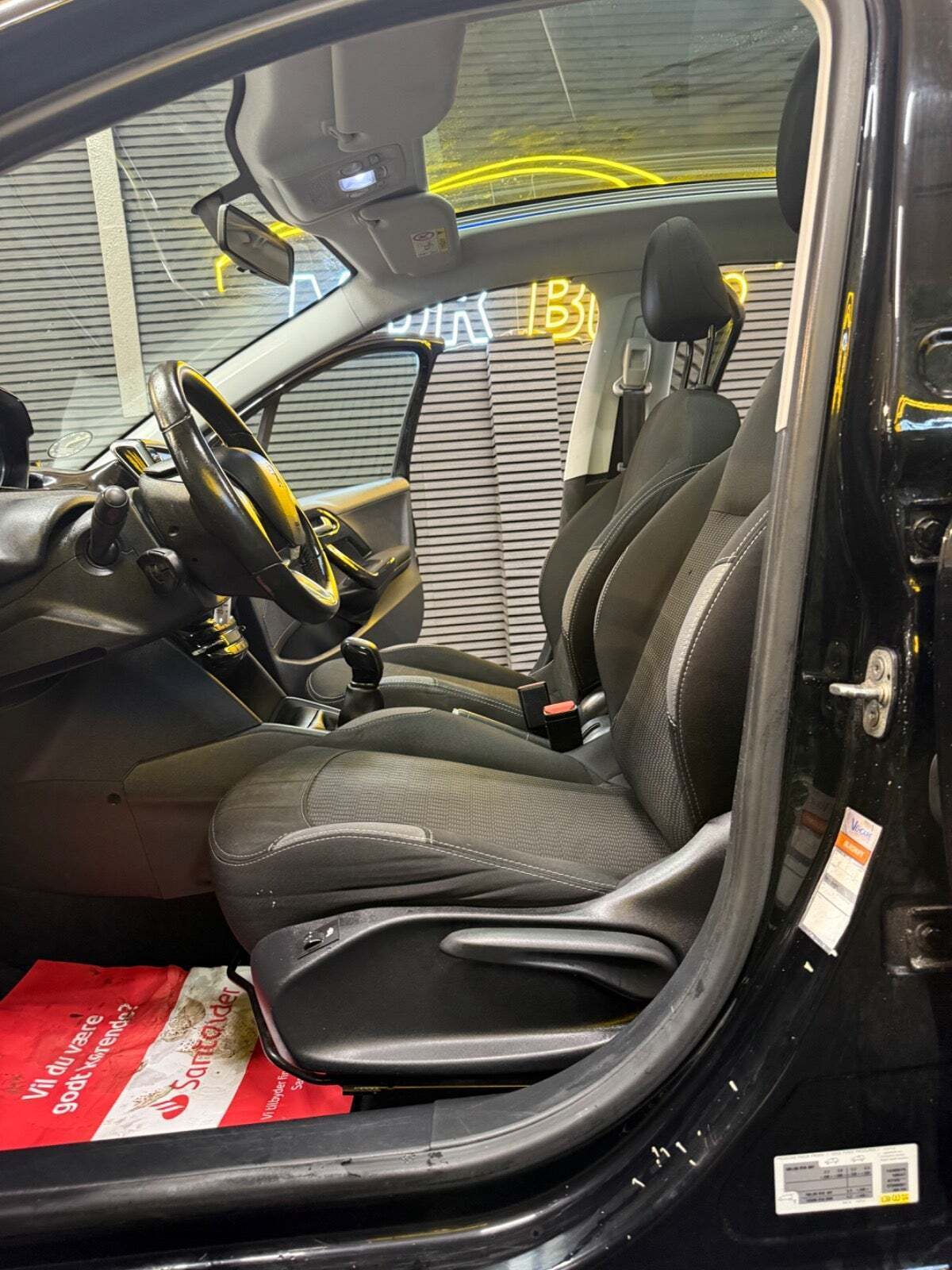 Peugeot 208 1,6 BlueHDi 100 More Sky