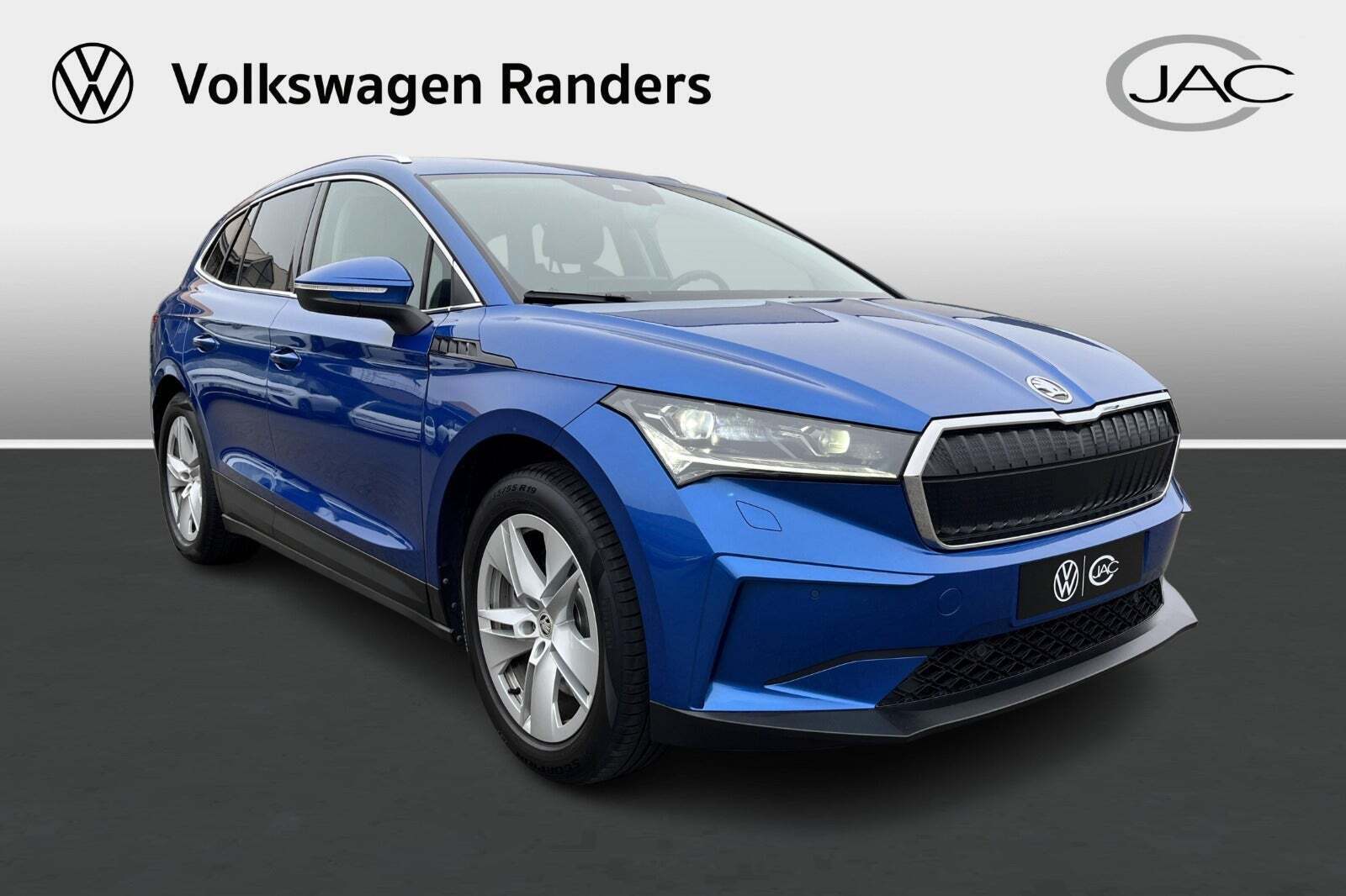 Blå Skoda Enyaq fra 2021 set udefra