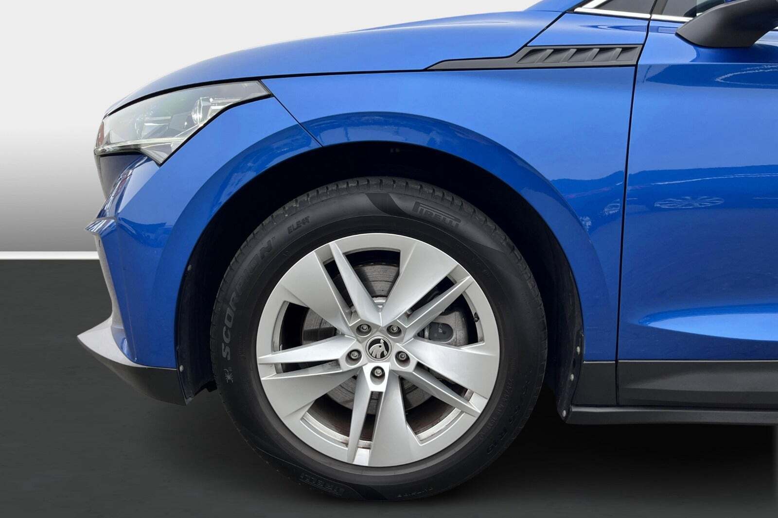 Blå Skoda Enyaq fra 2021