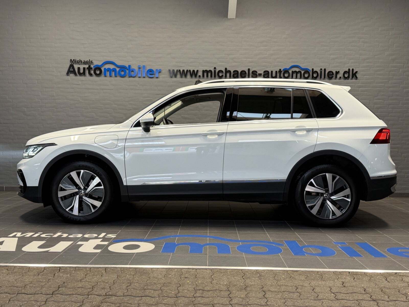 Hvid VW Tiguan fra 2021