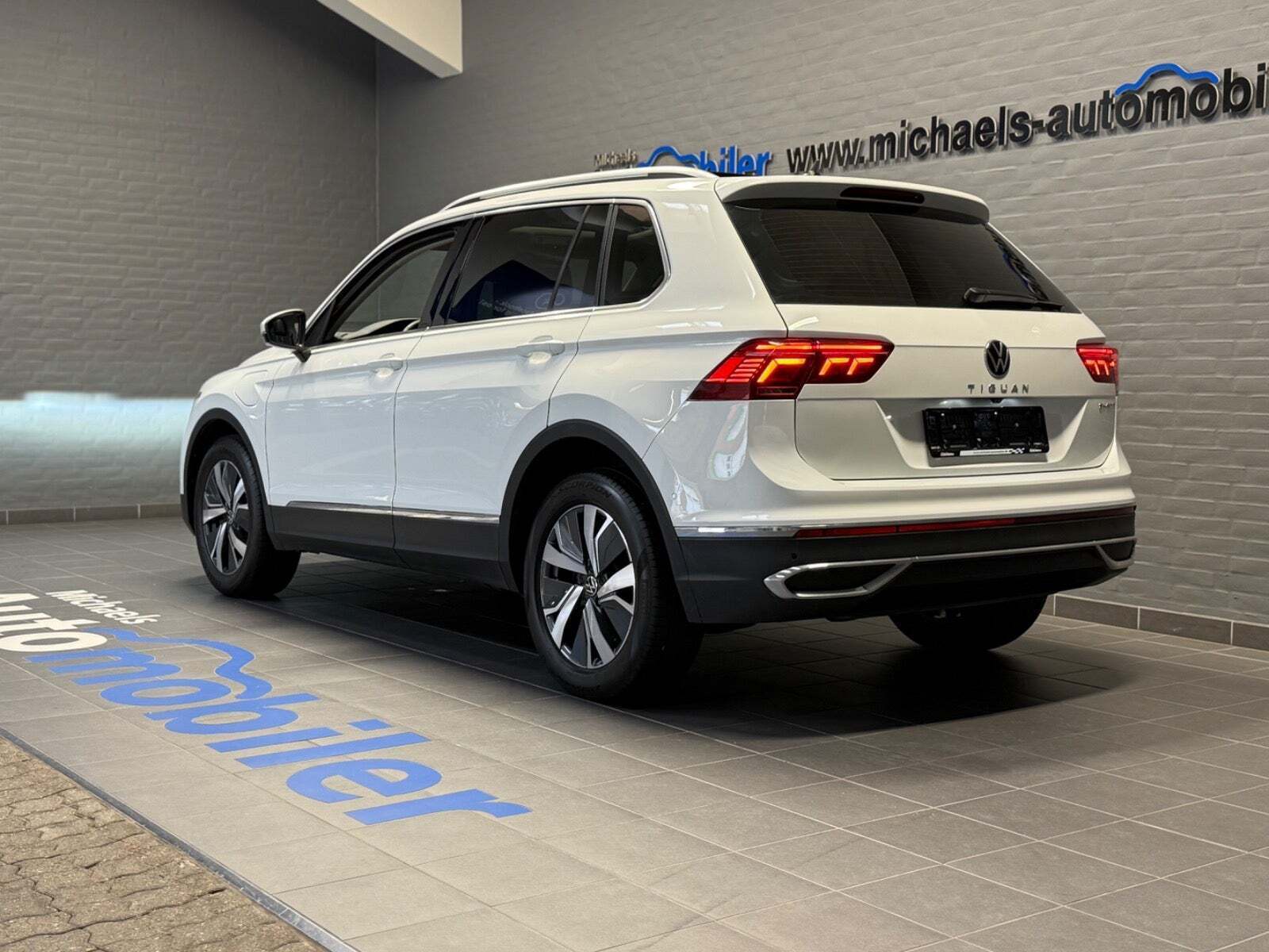 Hvid VW Tiguan fra 2021