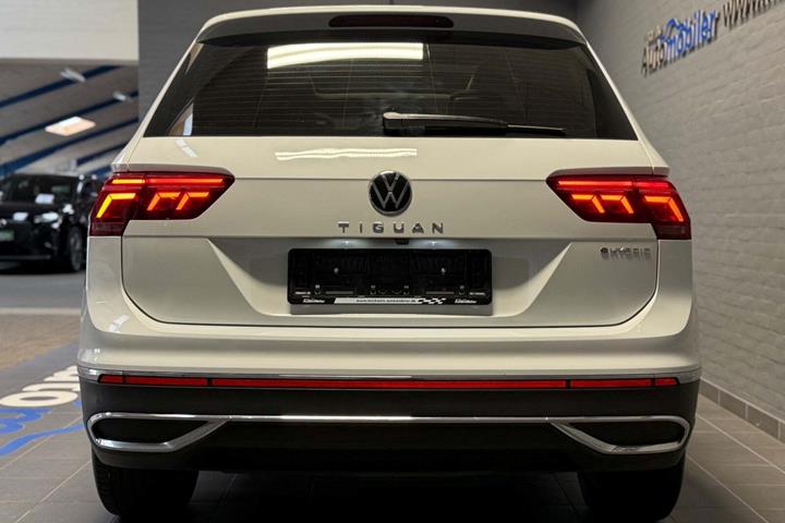 Hvid VW Tiguan fra 2021
