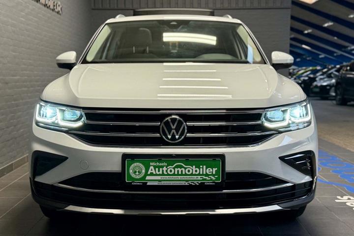 Hvid VW Tiguan fra 2021