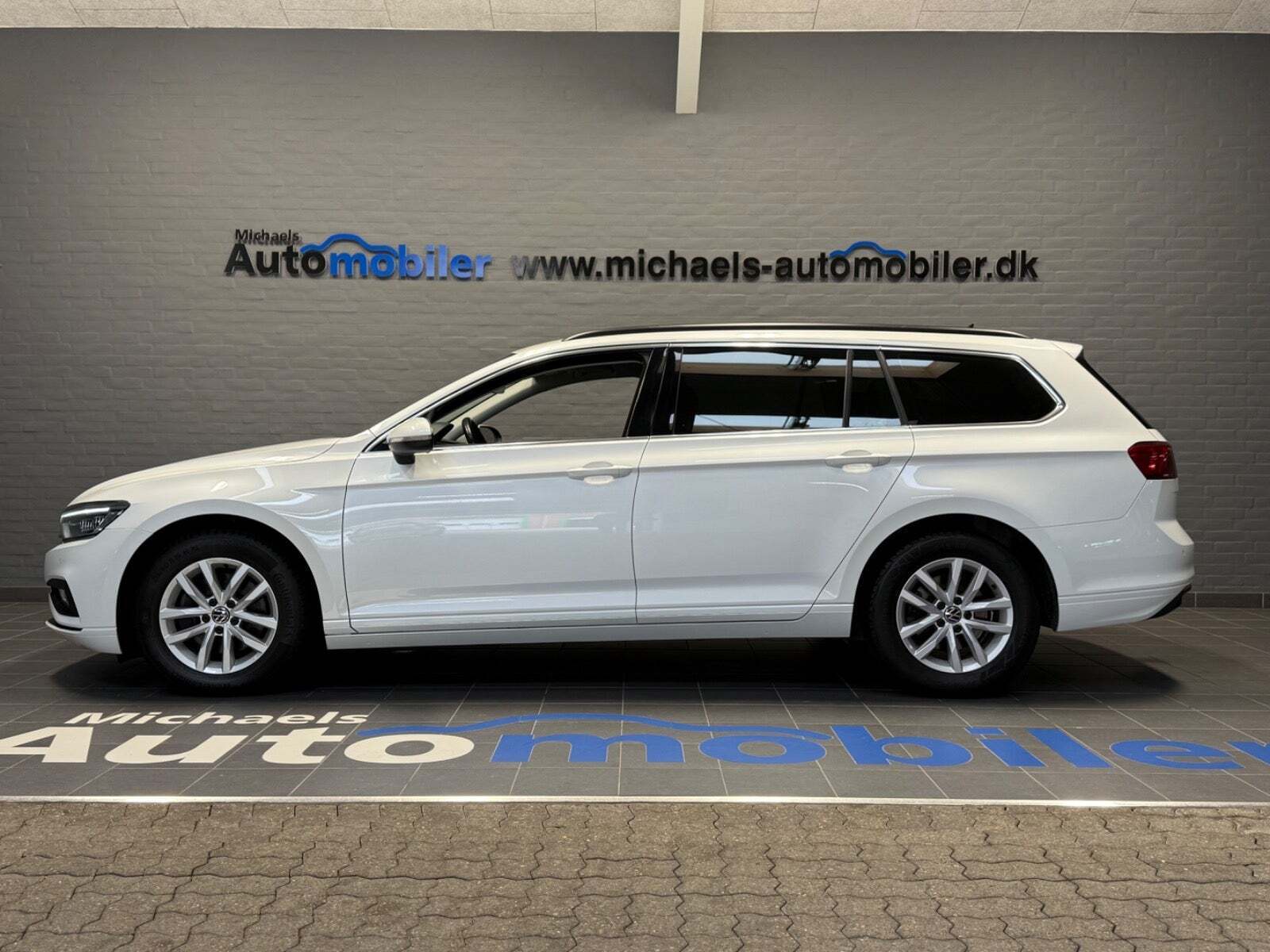 Hvid VW Passat fra 2022