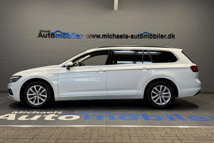 Hvid VW Passat fra 2022