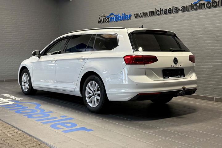 Hvid VW Passat fra 2022