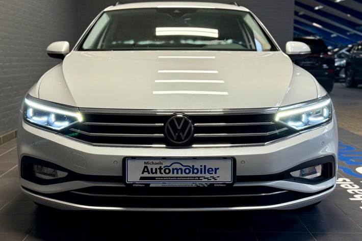 Hvid VW Passat fra 2022