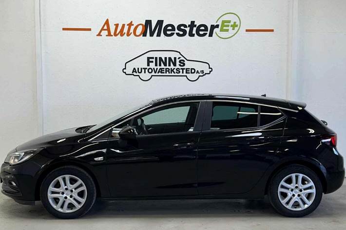 Sort Opel Astra fra 2019