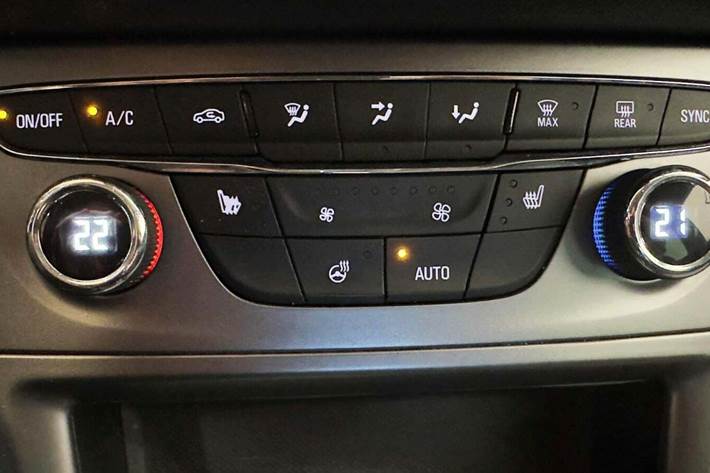 Sort Opel Astra fra 2019