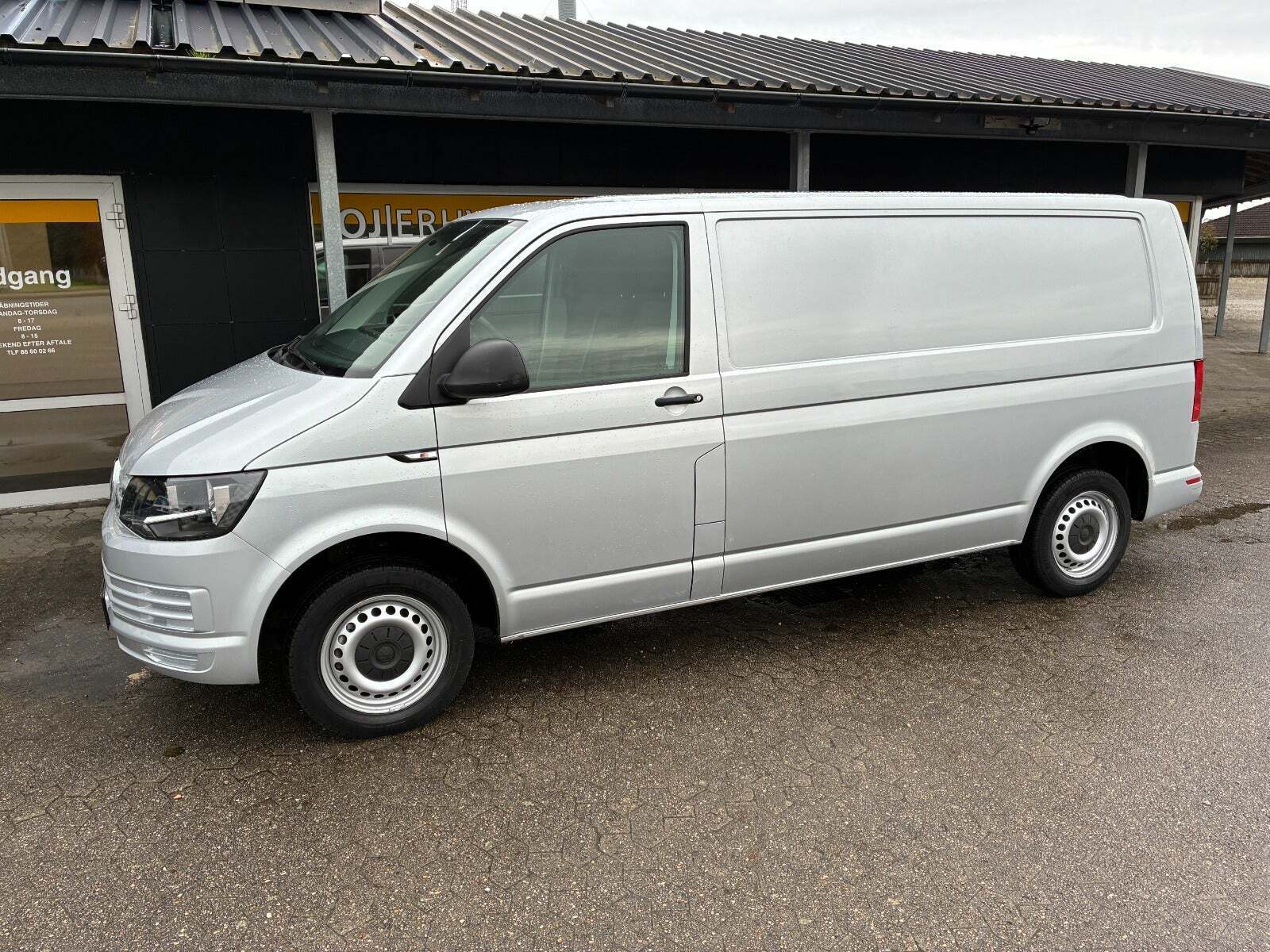 VW Transporter 2,0 TDi 150 Kassevogn lang