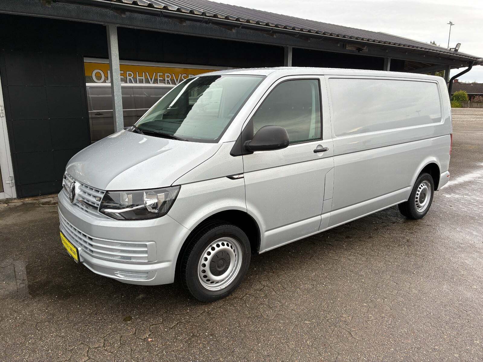 VW Transporter 2,0 TDi 150 Kassevogn lang