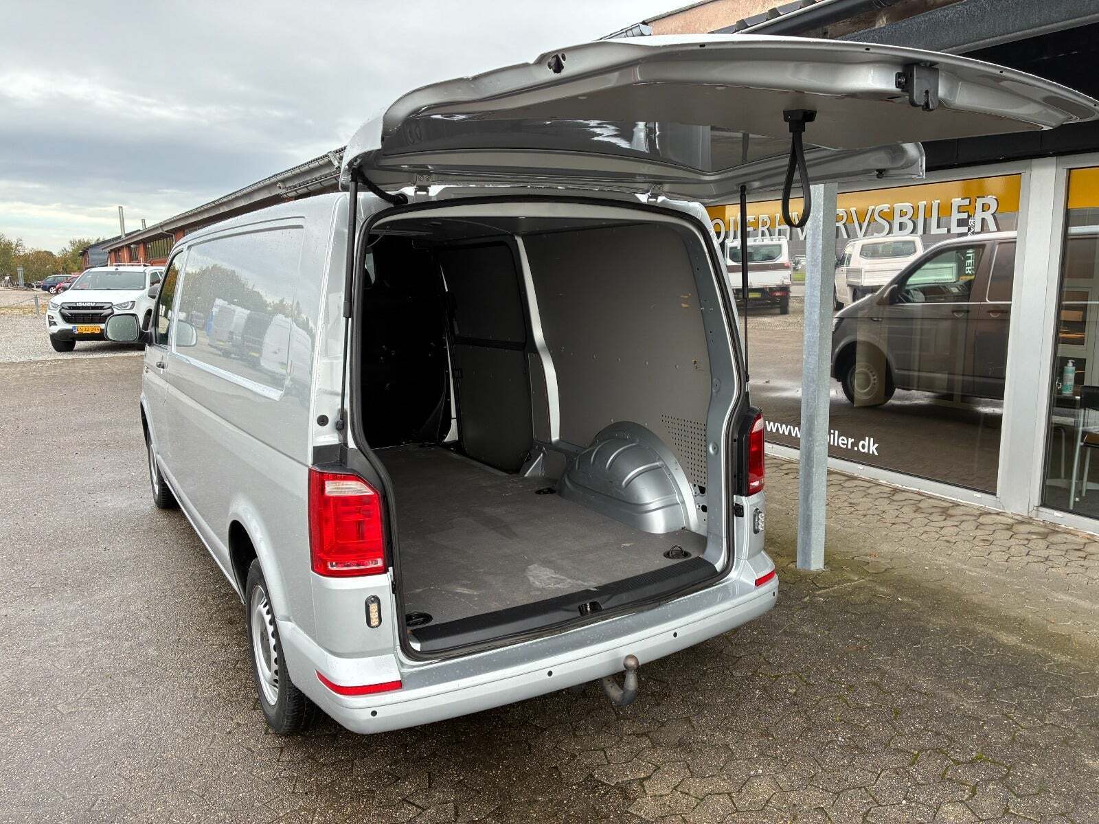 Sølv VW Transporter fra 2017
