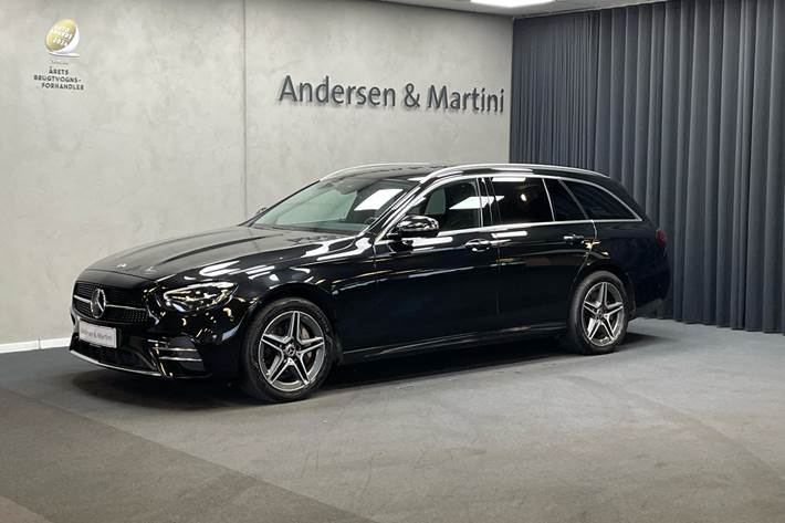 Sort Mercedes E300 de fra 2020 set udefra