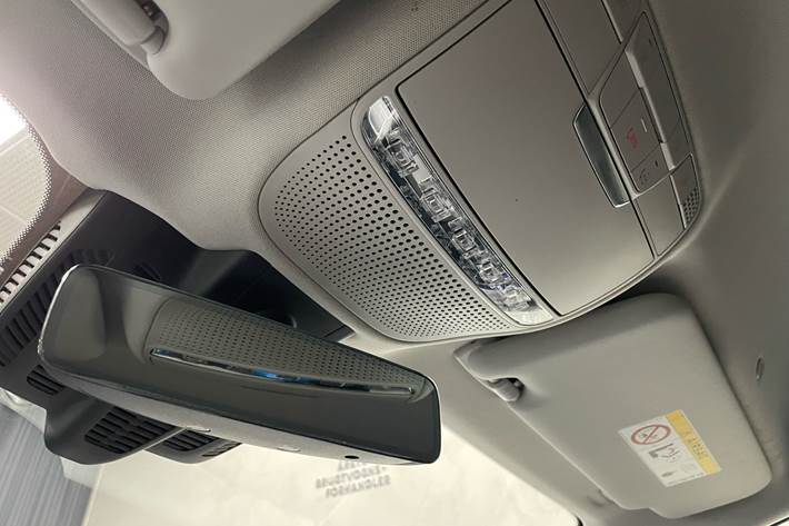 Sort Mercedes E300 de fra 2020