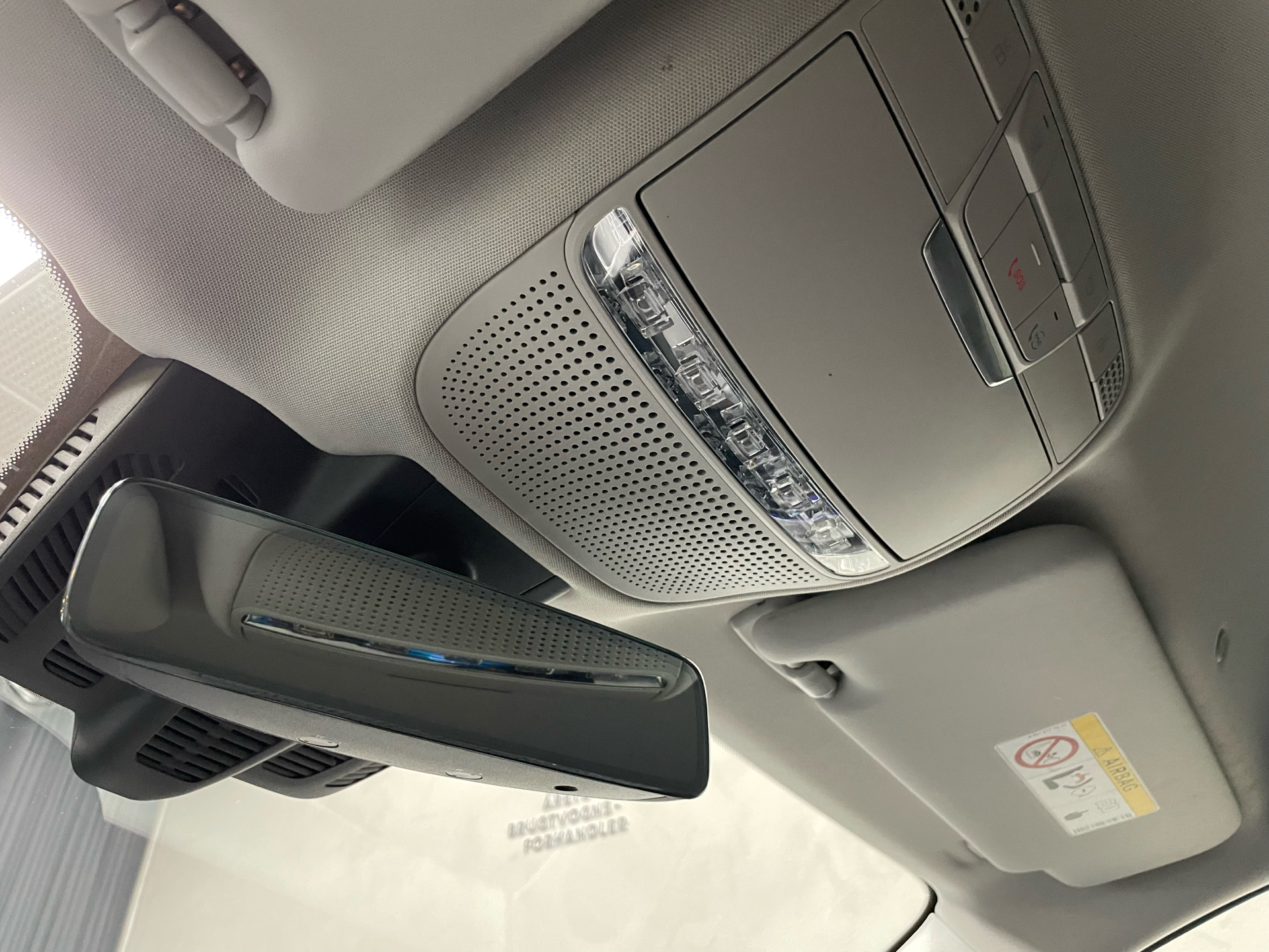 Sort Mercedes E300 de fra 2020