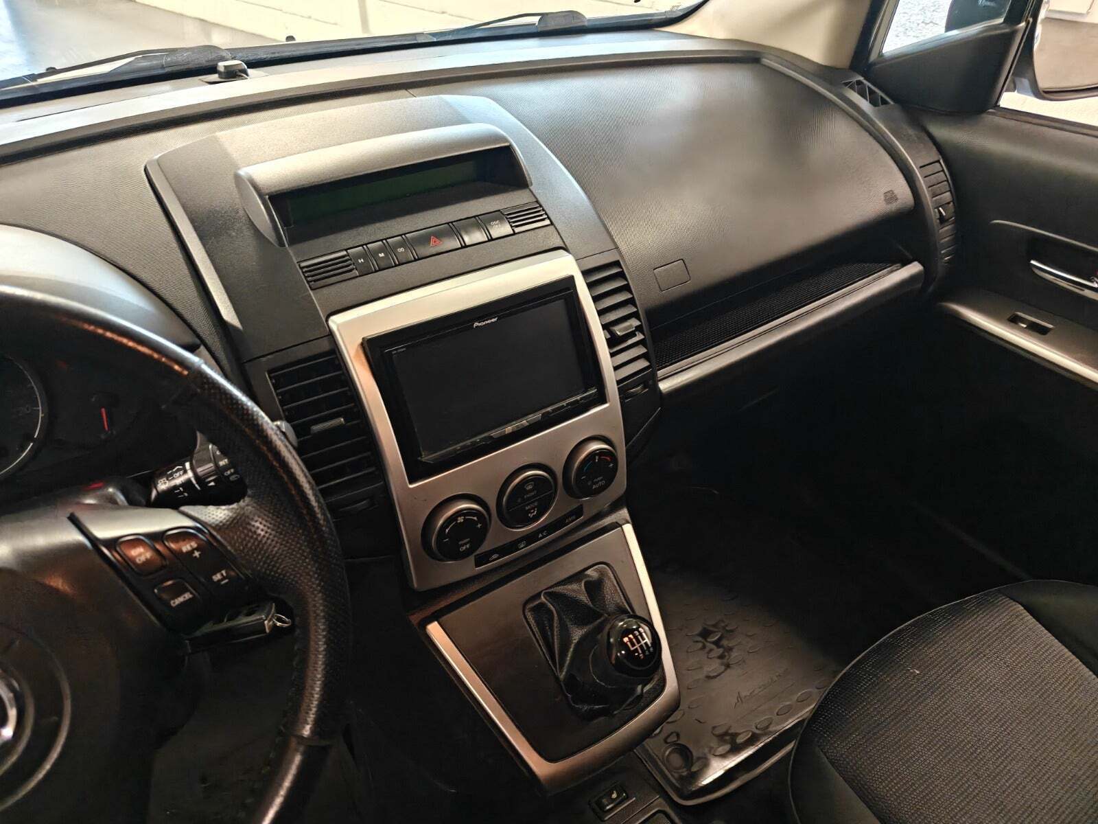 Gul Mazda 5 fra 2009