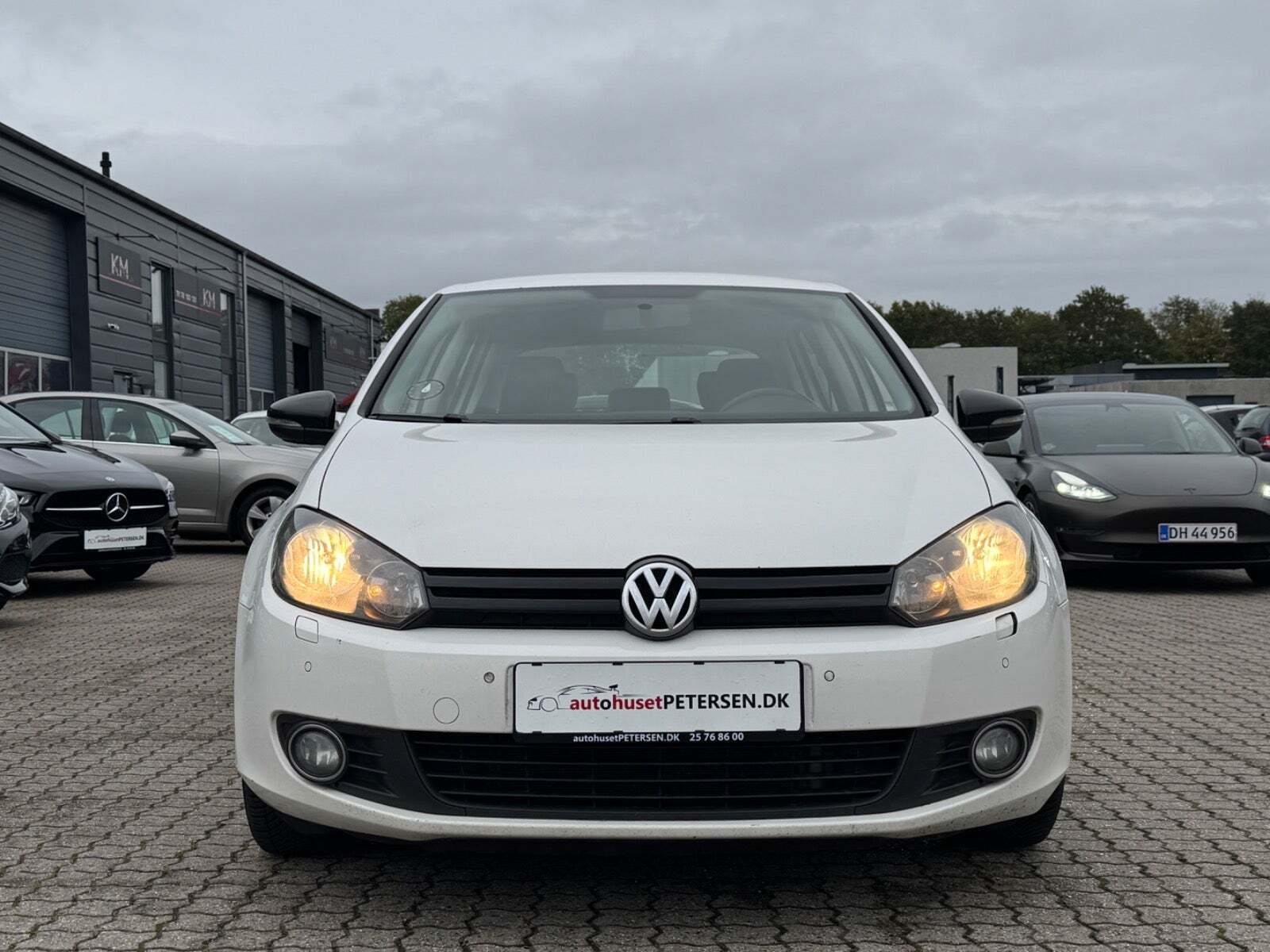 Hvid VW Golf VI fra 2012