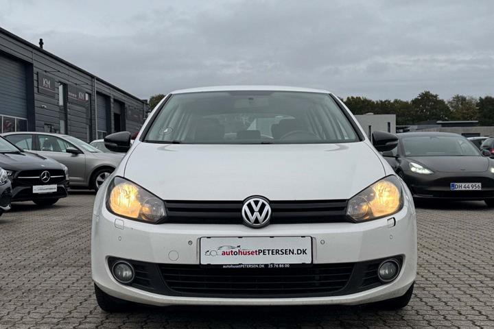Hvid VW Golf VI fra 2012