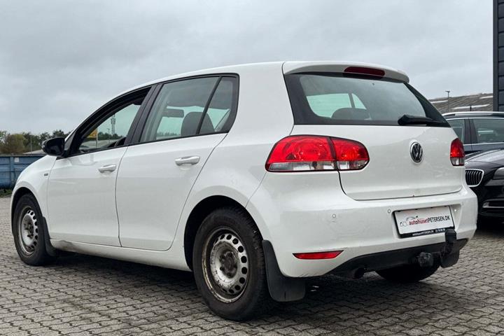 Hvid VW Golf VI fra 2012