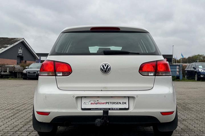 Hvid VW Golf VI fra 2012