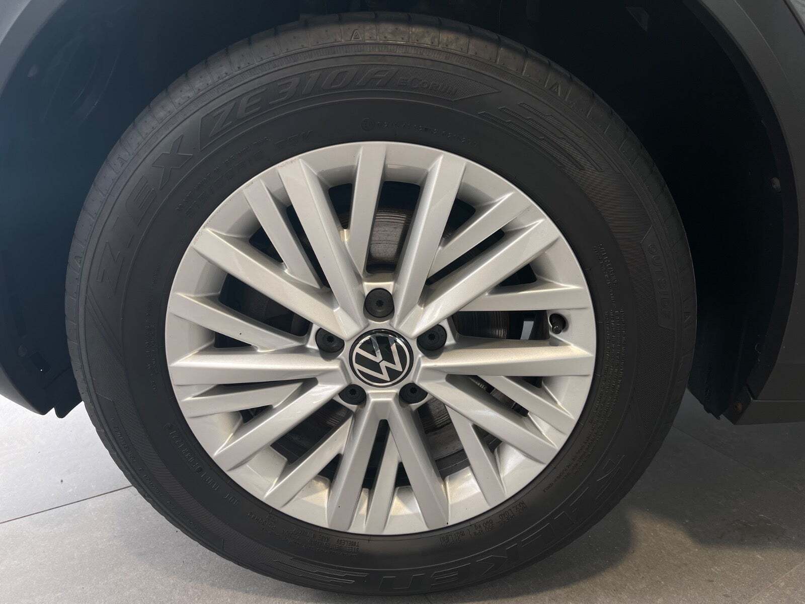 Grå VW T-Roc fra 2022