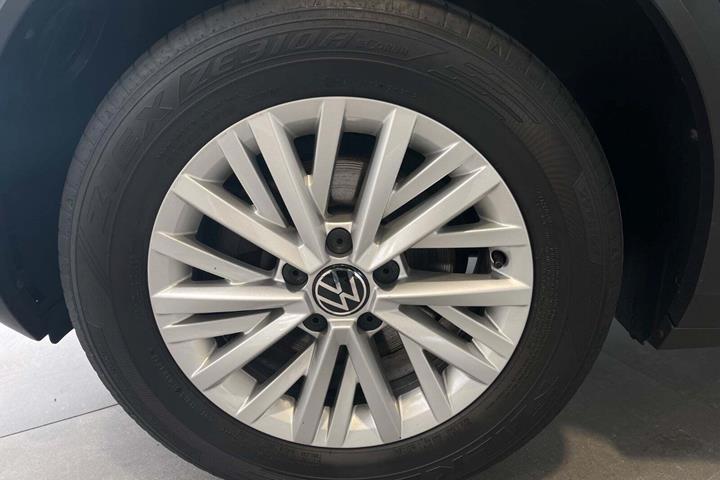 Grå VW T-Roc fra 2022