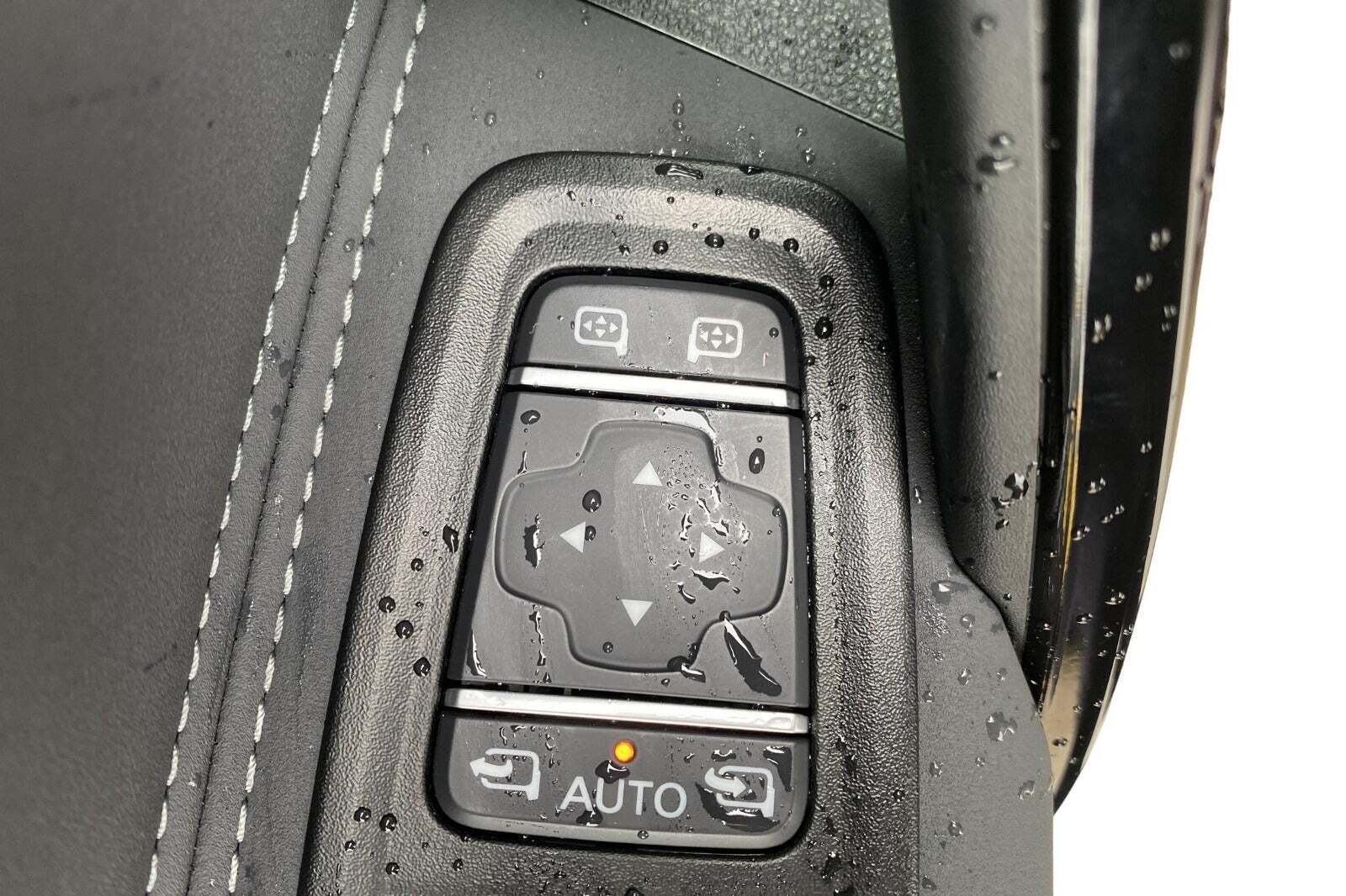 Rød Mercedes EQT200 fra 2024