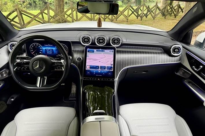 Hvid Mercedes CLC180 fra 2024