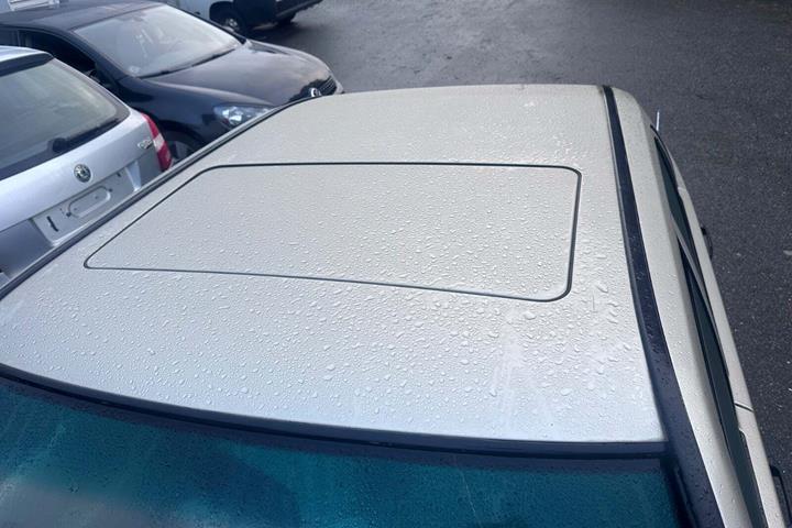 undefined Mercedes 190 E fra 1990 set udefra