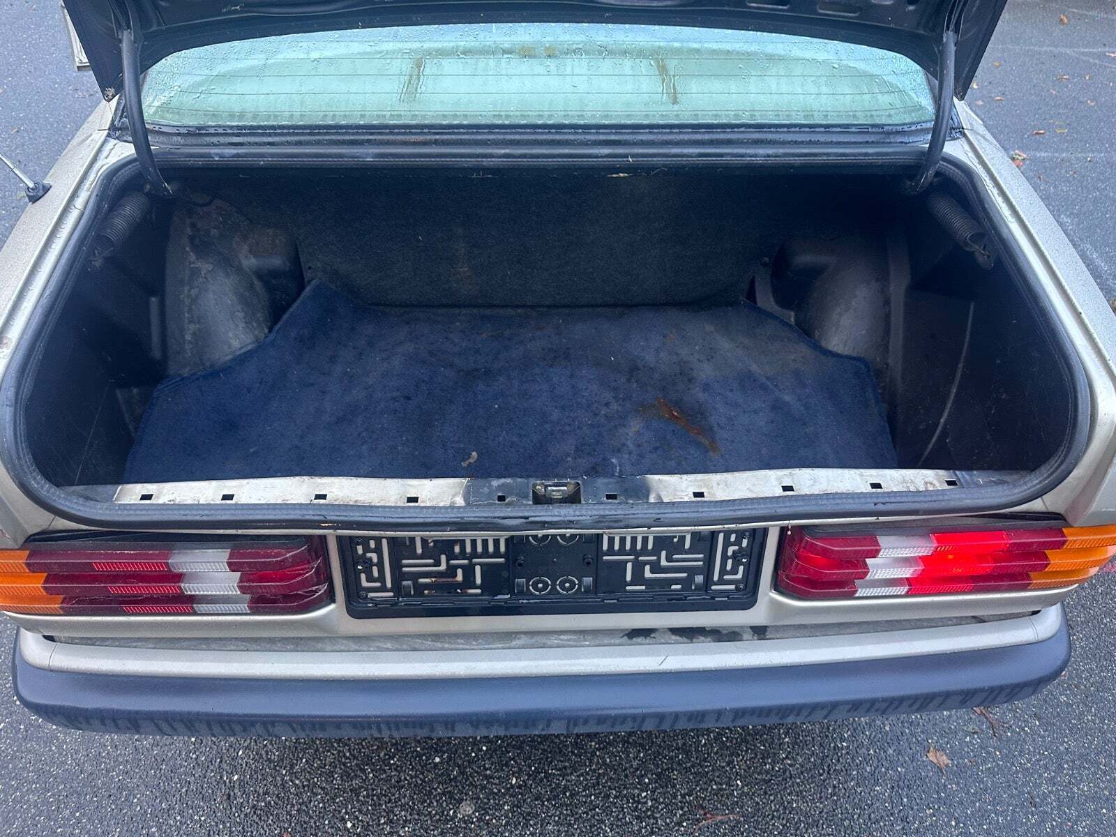 undefined Mercedes 190 E fra 1990 set udefra