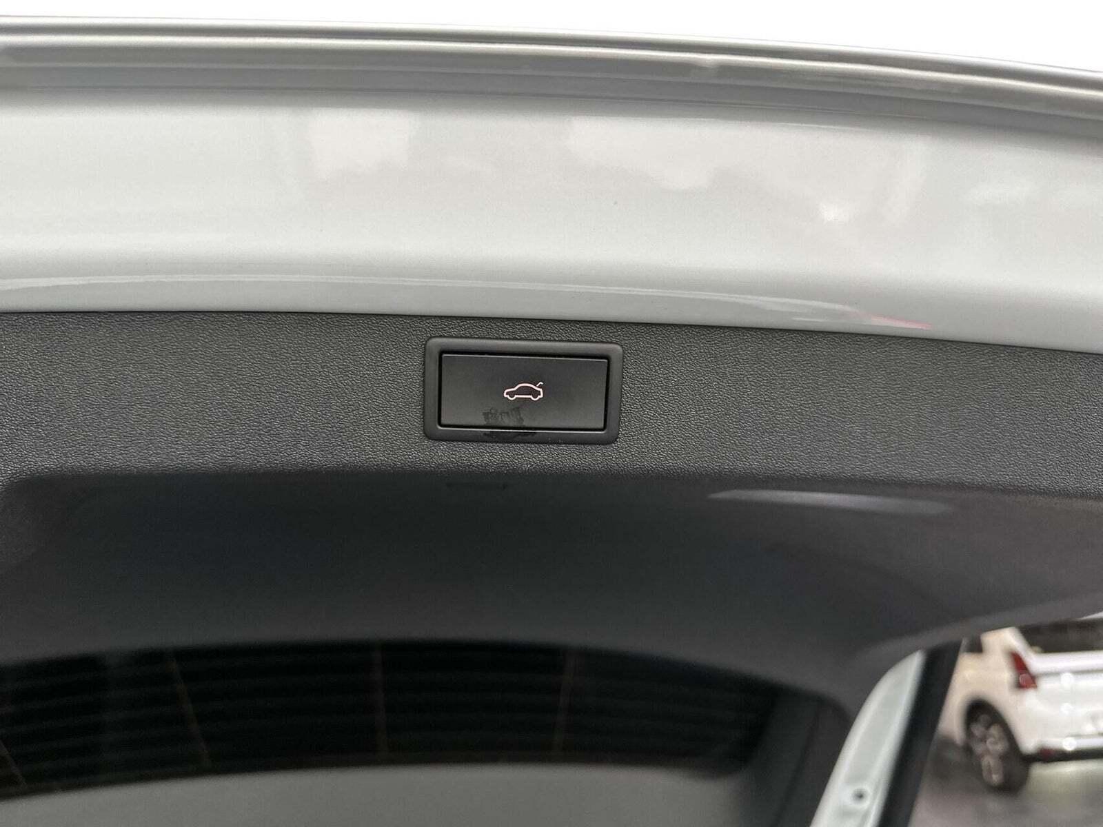 Hvid Skoda Enyaq fra 2021