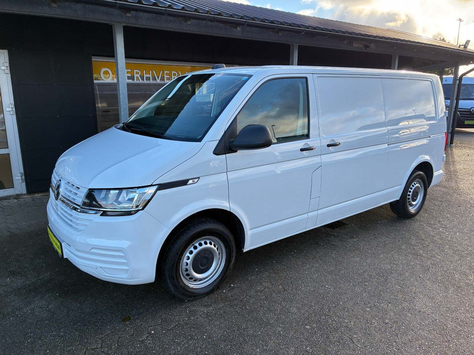 VW Transporter 2,0 TDi 150 Kassevogn DSG lang
