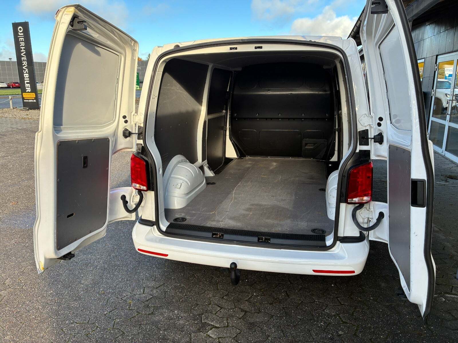 Hvid VW Transporter fra 2021