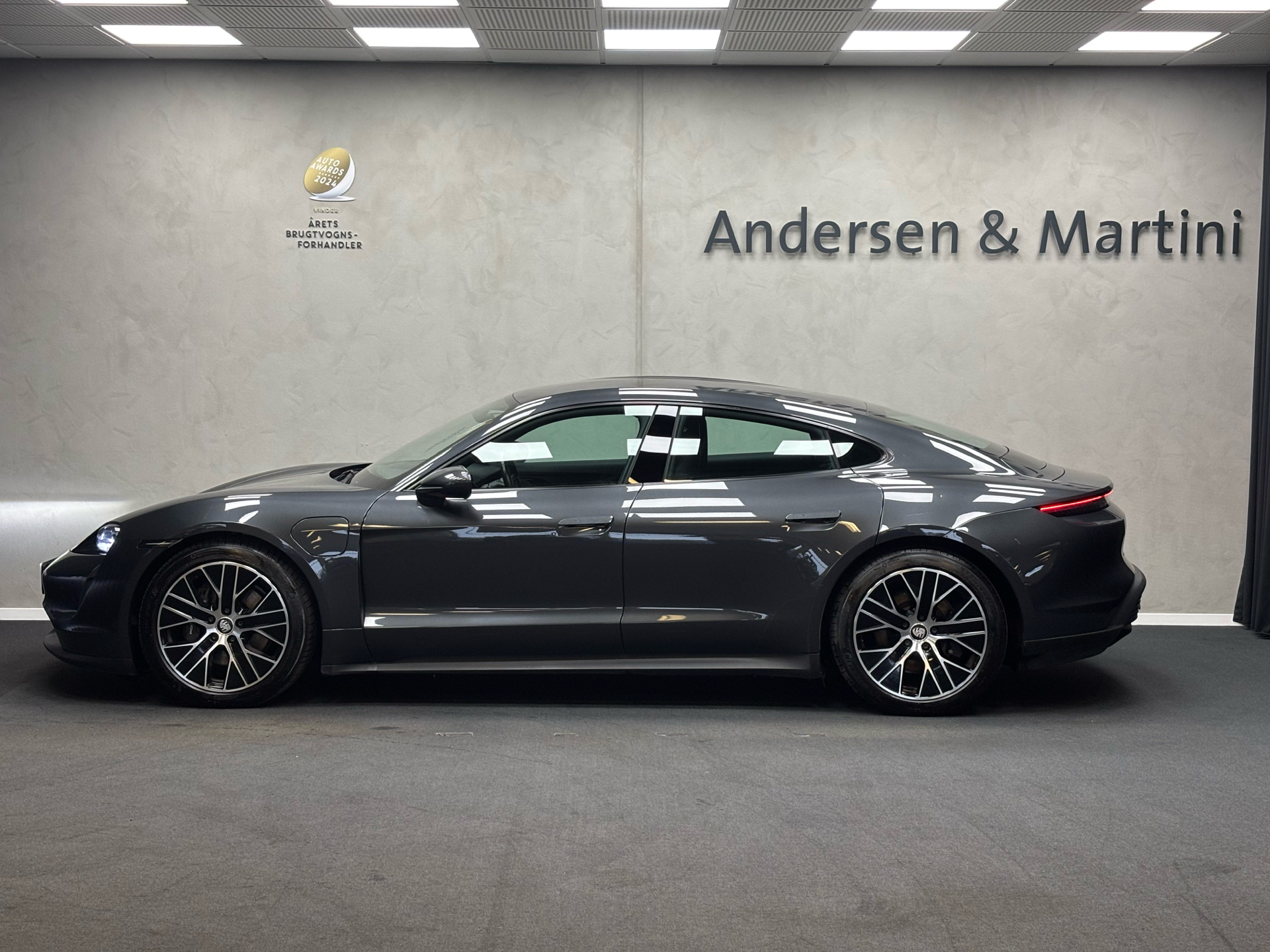 Porsche Taycan EL 326HK 4d Trinl. Gear