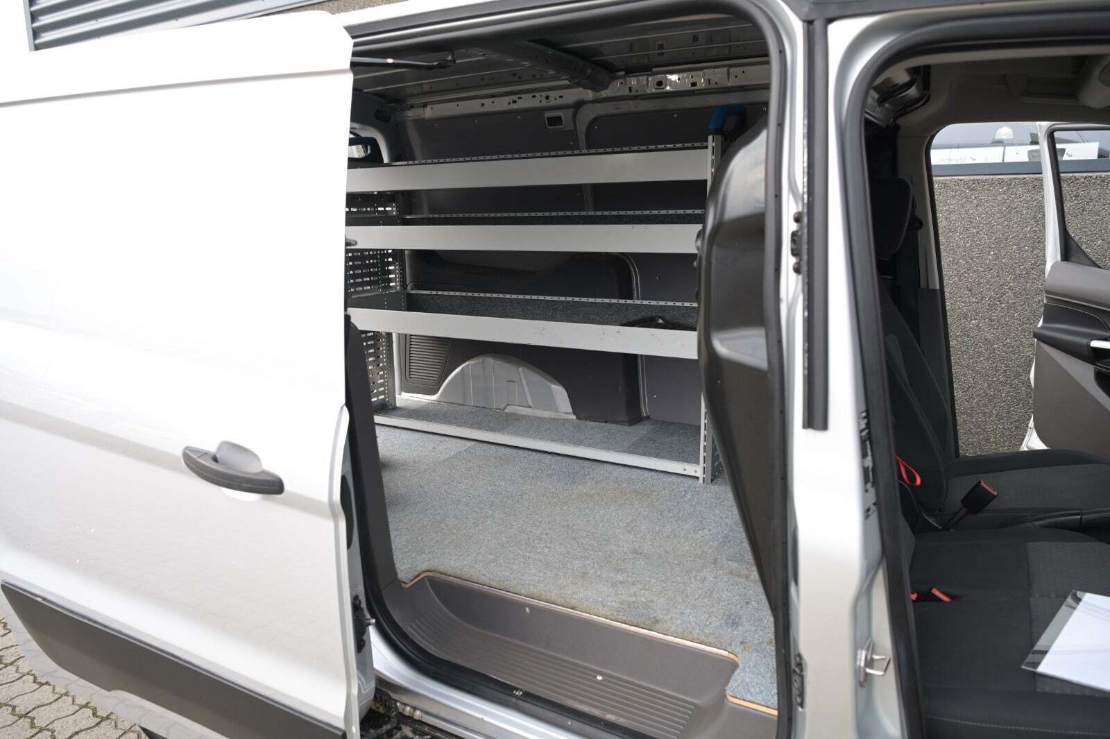 Sølv Ford Transit Connect fra 2019